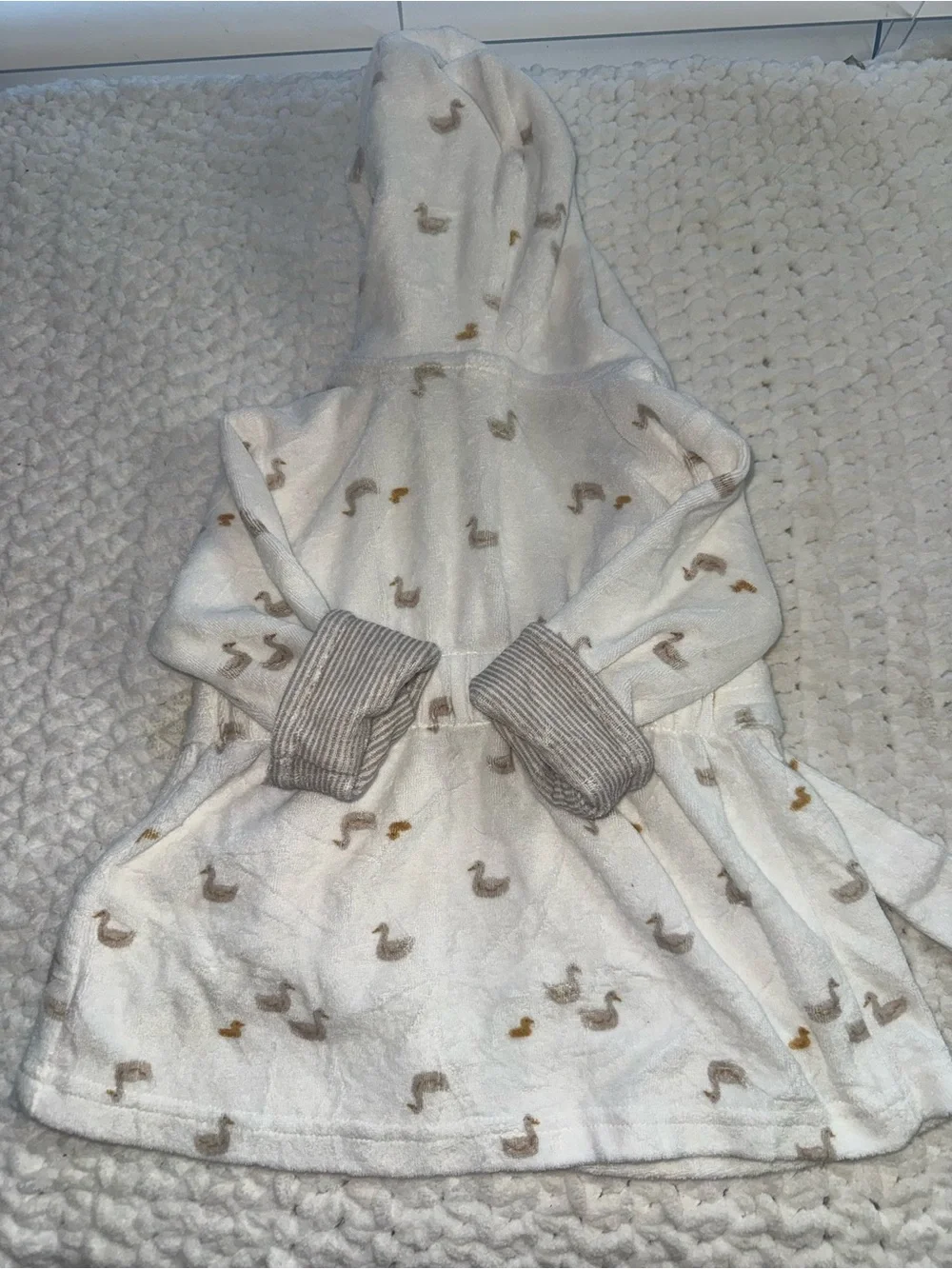 Cozy White Hooded Kids Robe with Duck Print